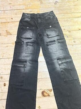 Hot Topic Black Straight-Leg Cargo Jeans with Multiple Pockets